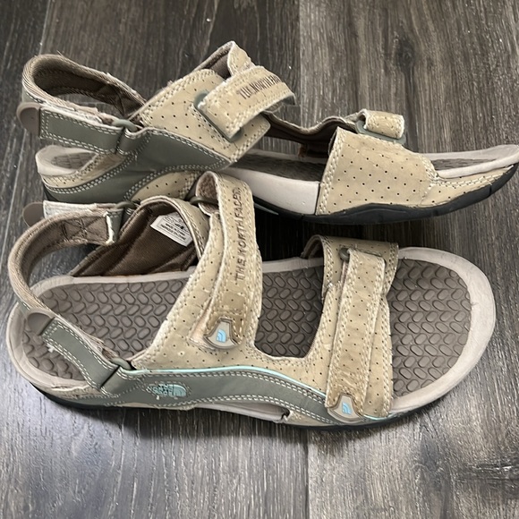 Women’s North Face sandals - Picture 4 of 8